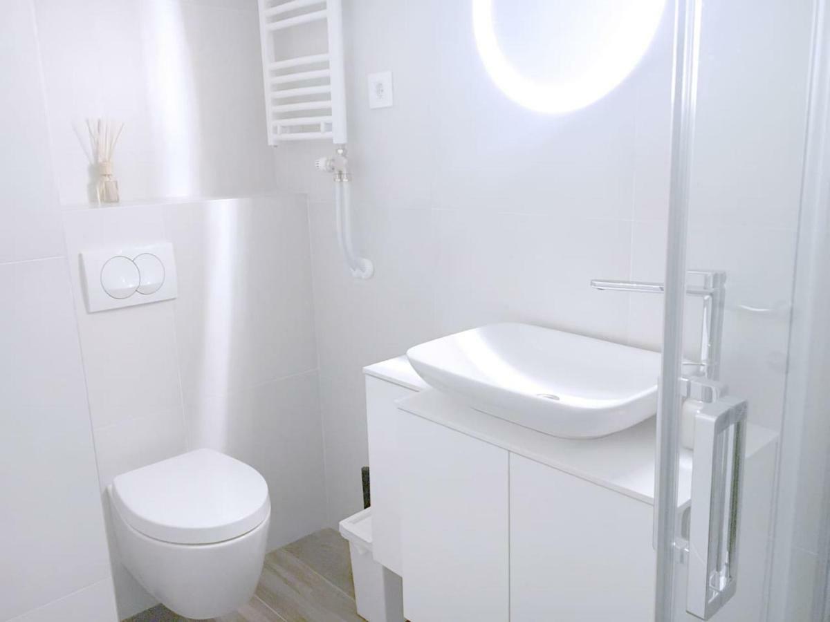 New Central Light Apartment With Private Parking Нови-Сад Экстерьер фото